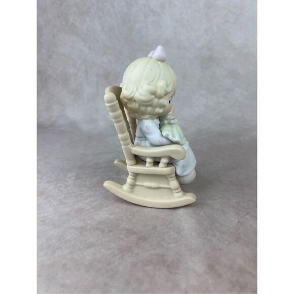 Precious Moments “Love Never Leaves A Mother’s Arms” Figurine 1995 #523941 - Picture 5 of 7